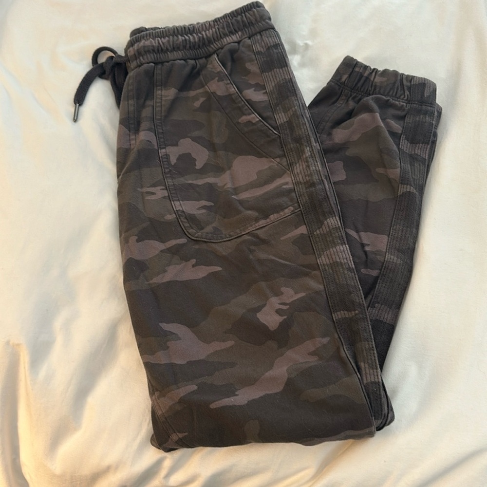 Athleta Camo Farallon Jogger - size 4